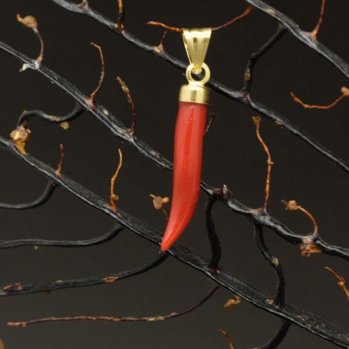 Cornetto di corallo rosso in oro 18k