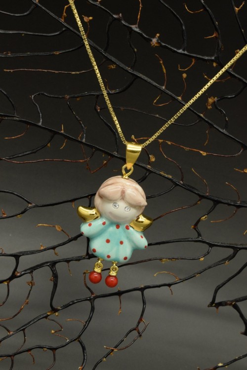 Ciondolino portafortuna in ceramica, oro zecchino piedini di corallo e vestitino color verde acqua con pois rossi