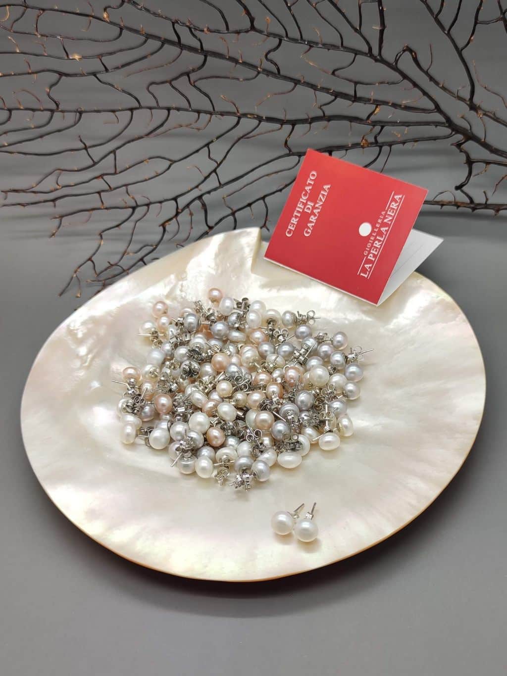 Orecchini di perle di fiume a bottoncino , 1a misura