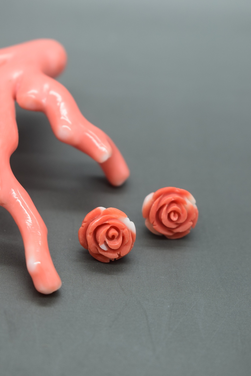 Orecchini rose di corallo - immagine 2