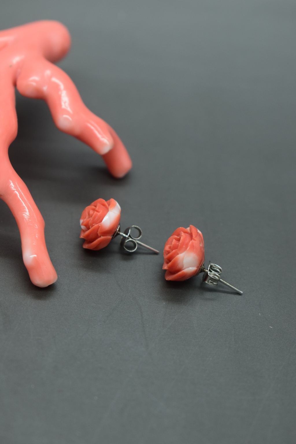 Orecchini rose di corallo - immagine 3