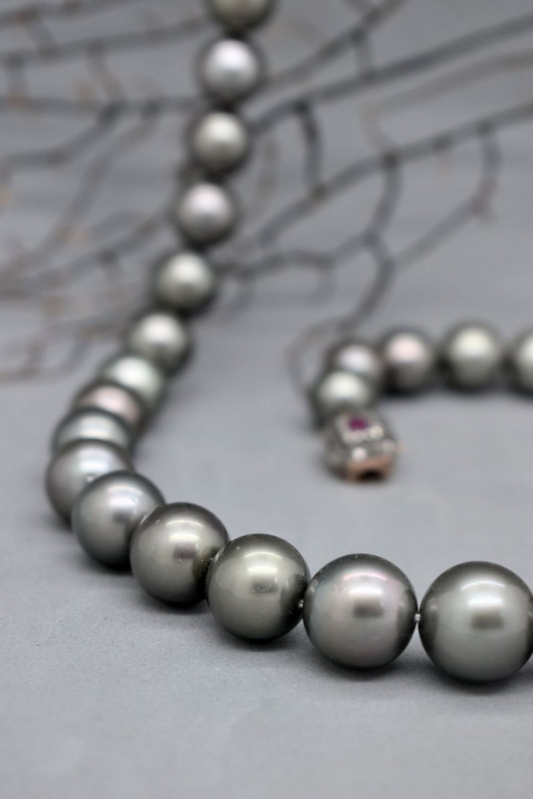 OFFERTA DUE BRACCIALI PERLE NERE E METALLO - Gioielli - Bracciali