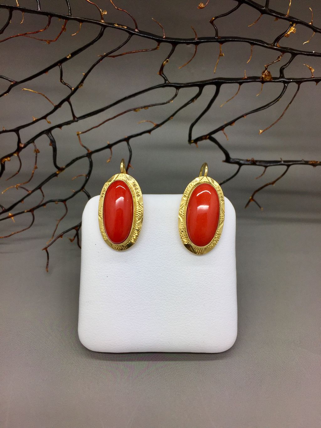 orecchini di corallo rosso e oro