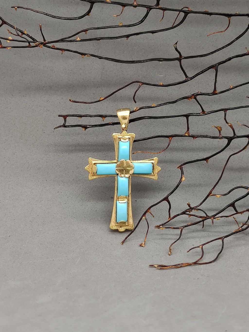 Croce in Pasta di turchese 4 fiori e oro 18k