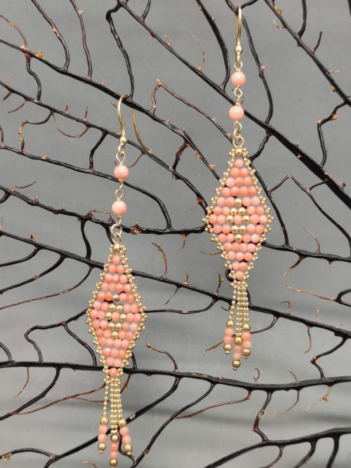 ORECCHINI-CORALLO-ROSA-TESSITI-ROMBO-ORO