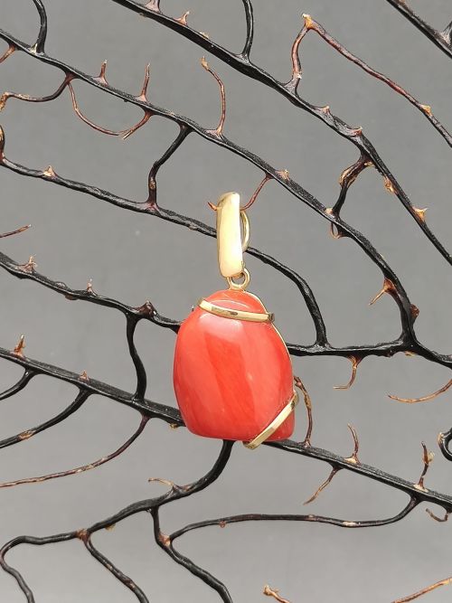 CIONDOLO-ORO-CORALLO-ROSSO