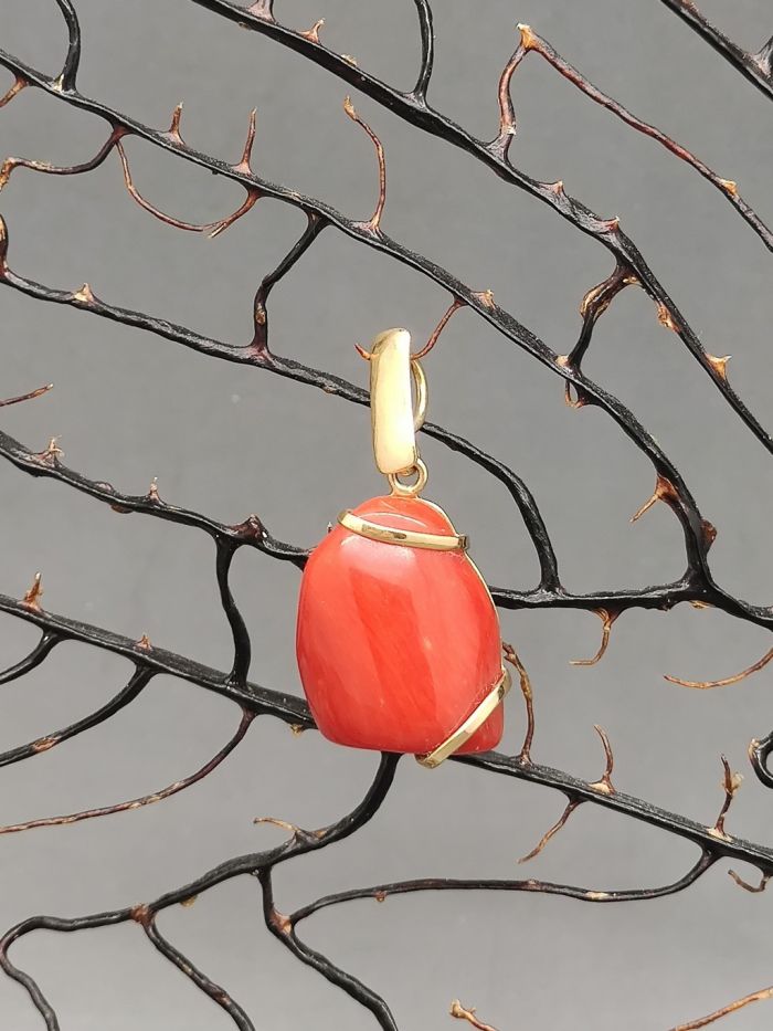 CIONDOLO-ORO-CORALLO-ROSSO