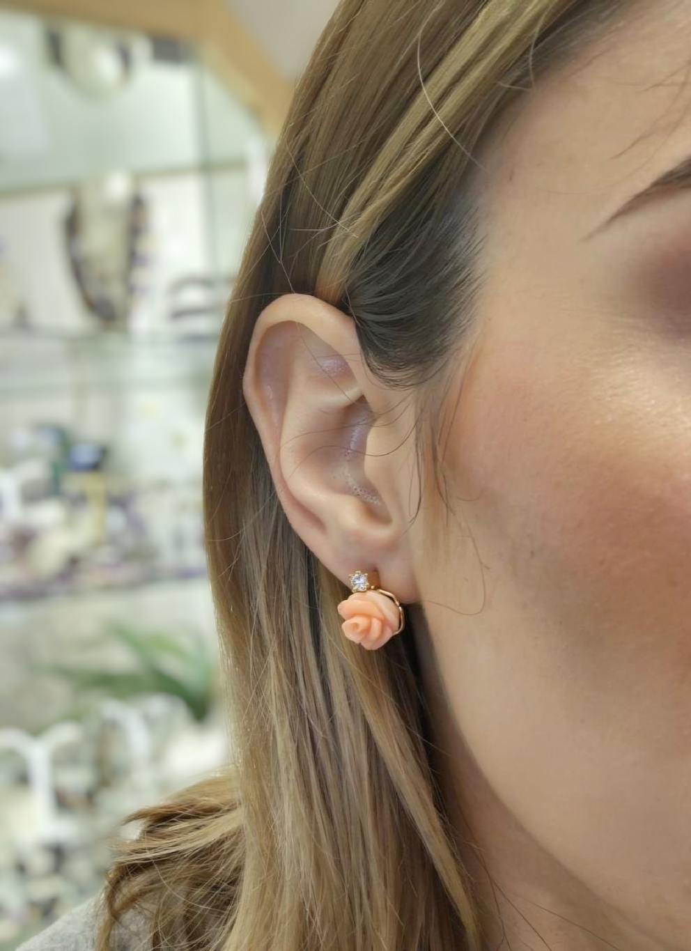 Orecchini in Corallo Rosa Midway mm 10–10,5 con Montatura in Argento 925 Dorato - immagine 4