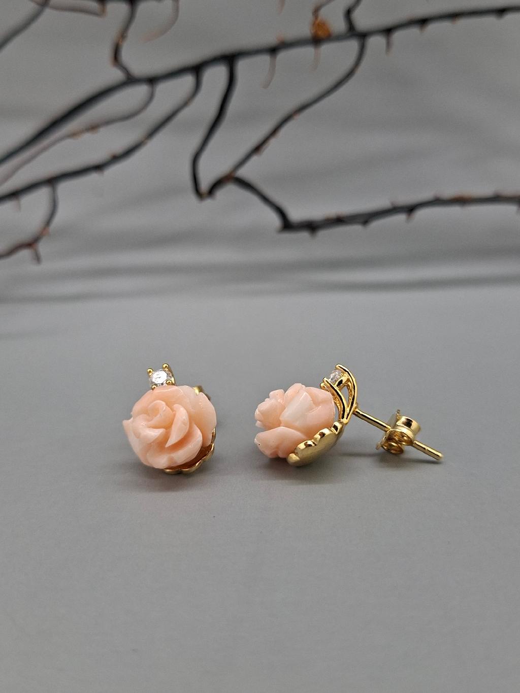 Orecchini in Corallo Rosa Midway mm 10–10,5 con Montatura in Argento 925 Dorato - immagine 2