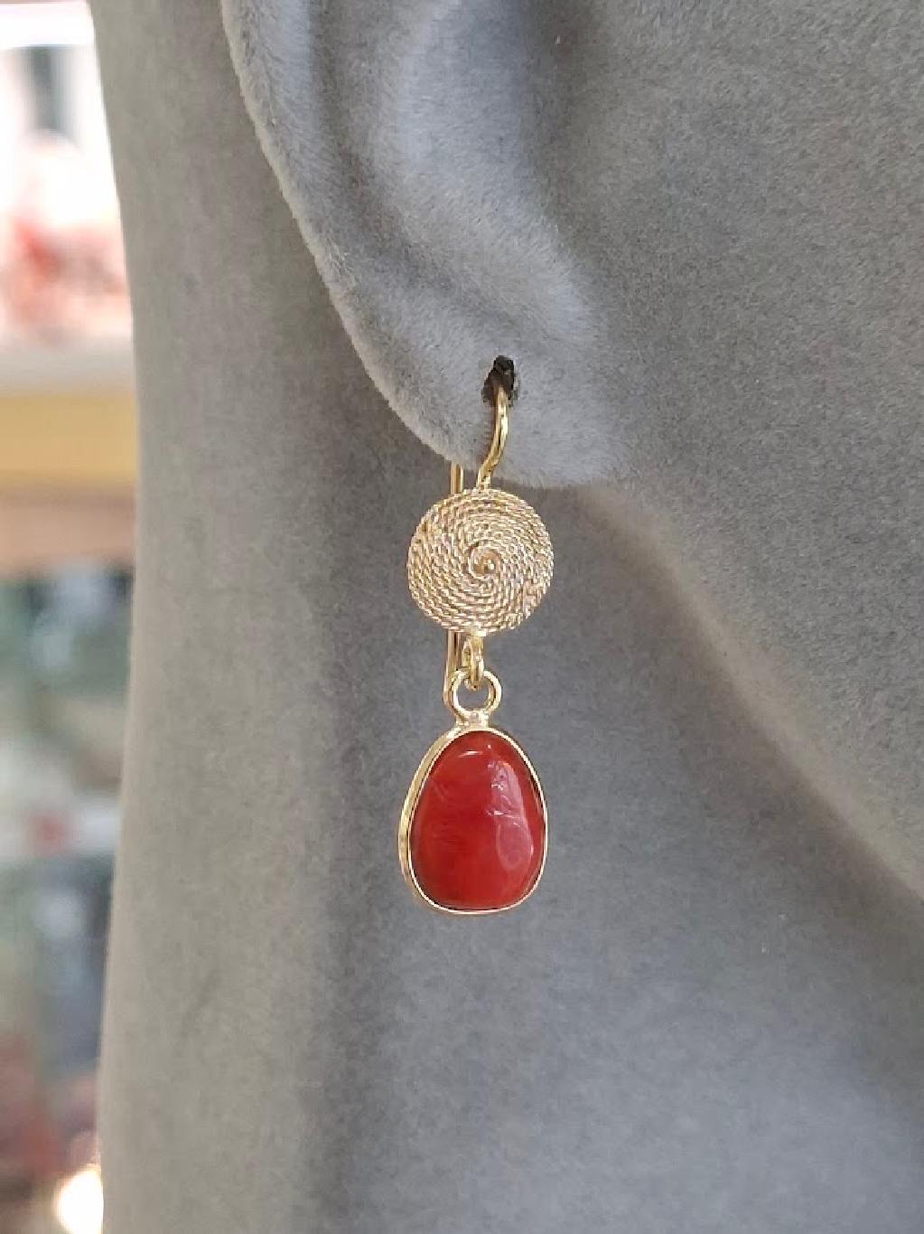 Orecchini Artigianali in Corallo Rosso Scuro del Mediterraneo - immagine 5