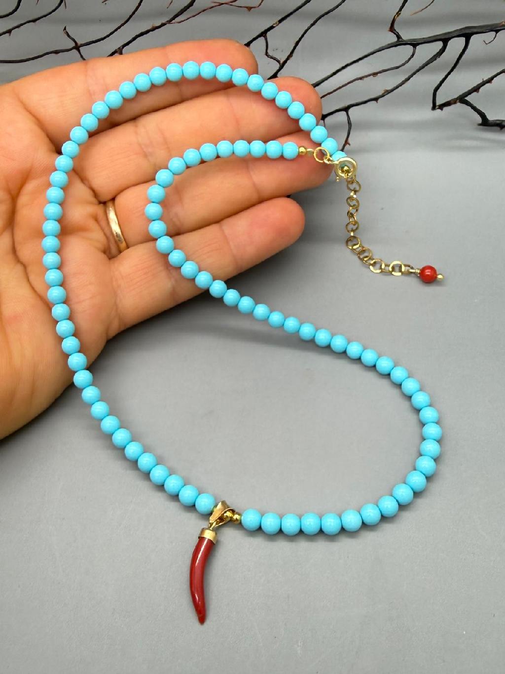 Collana di pasta di turchese con cornetto di corallo rosso - immagine 5