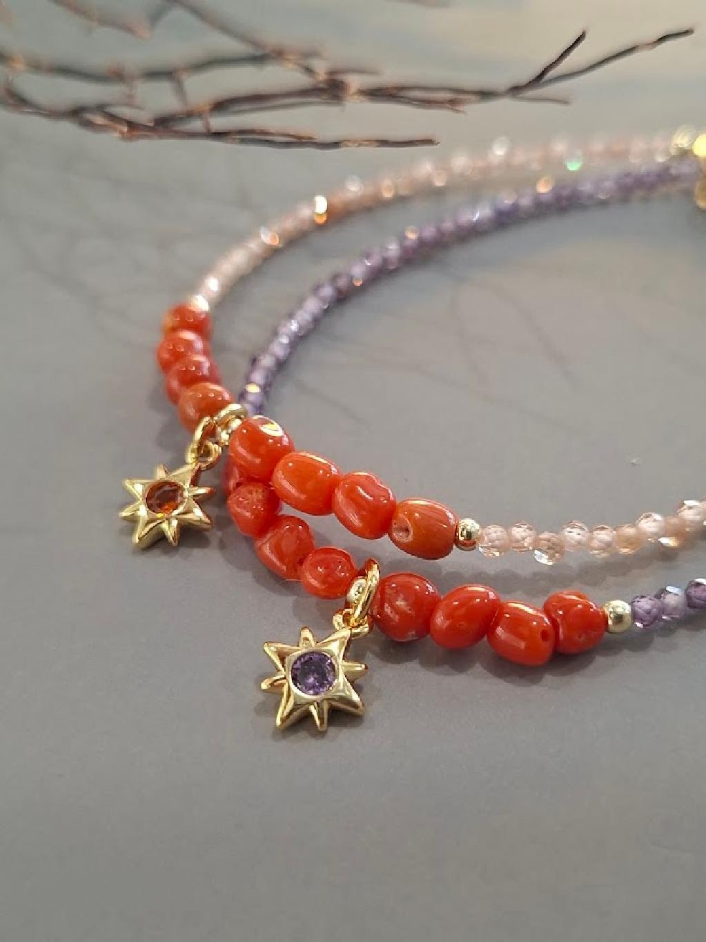 Braccialetti in corallo rosso naturale e ametista con pendente a stella